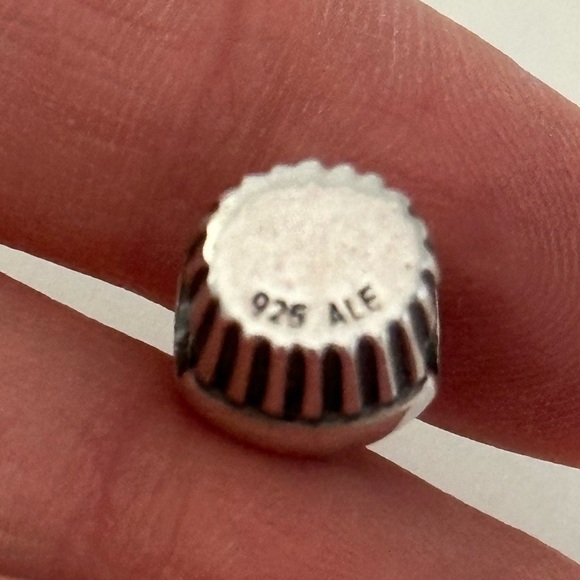 Pandora 925 & 14K Two Tone Bakery Cupcake Dessert Food Rare Retired Bead Charm - Picture 7 of 7